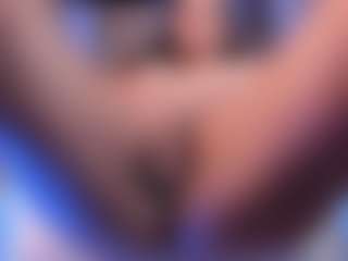 Annie MILF webcam performer live streaming