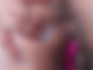 Live cam show with Annie - Strip MILF on fapnchat