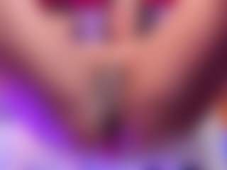 Live cam show with Annie - Gamer Mature on Camsoda