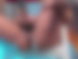 Live cam show with Annie - Middle Aged on Camsoda