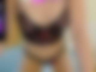 Live cam show with samantamoons - Skinny MILF on xDating