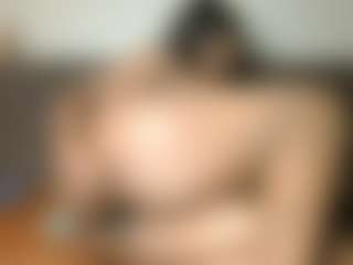 Yourthickgyal's Live Sex Cam Show
