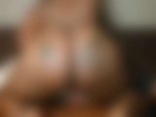 Yourthickgyal's Live Sex Cam Show