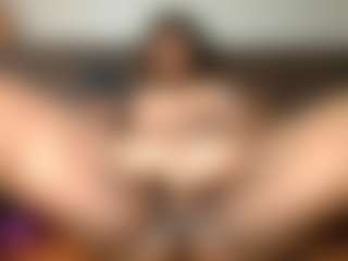 Yourthickgyal's Live Sex Cam Show