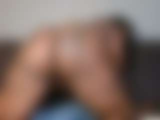 Yourthickgyal's Live Sex Cam Show