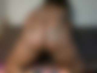 Yourthickgyal's Live Sex Cam Show