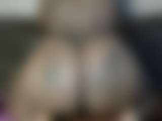 Yourthickgyal's Live Sex Cam Show