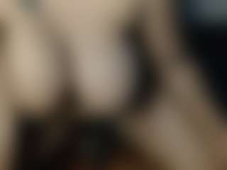 Yourthickgyal's Live Sex Cam Show