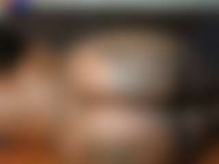 Live cam show with Yourthickgyal - Squirt on Dolls Live