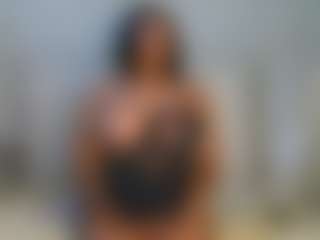 Yourthickgyal's Live Sex Cam Show