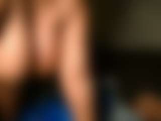 Yourthickgyal's Live Sex Cam Show
