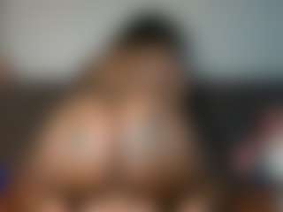 Yourthickgyal's Live Sex Cam Show