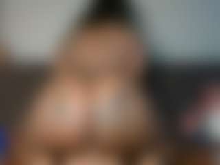 Yourthickgyal's Live Sex Cam Show