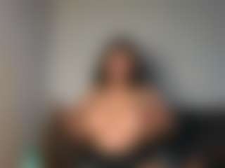 Yourthickgyal's Live Sex Cam Show