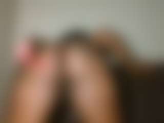 Yourthickgyal's Live Sex Cam Show