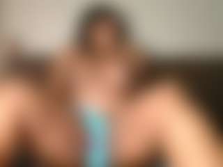 Yourthickgyal's Live Sex Cam Show