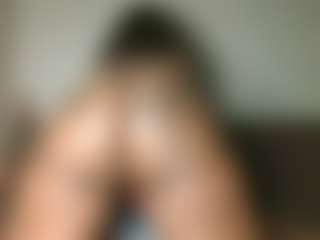Yourthickgyal's Live Sex Cam Show