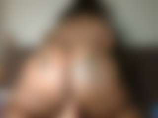 Yourthickgyal's Live Sex Cam Show