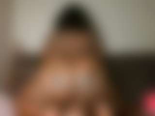 Yourthickgyal's Live Sex Cam Show
