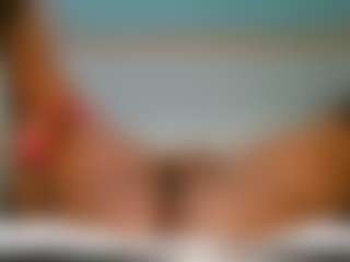 Yourthickgyal's Live Sex Cam Show
