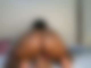 Yourthickgyal's Live Sex Cam Show