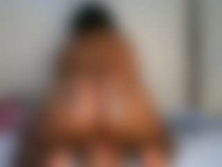 Yourthickgyal's Live Sex Cam Show