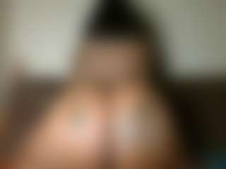 Yourthickgyal's Live Sex Cam Show