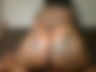 Yourthickgyal's Live Sex Cam Show