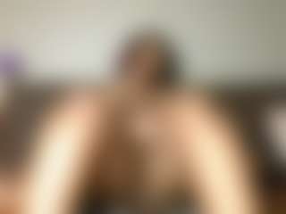 Yourthickgyal's Live Sex Cam Show