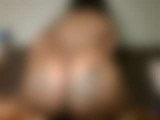 Yourthickgyal's Live Sex Cam Show
