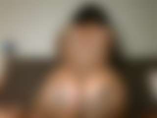 Yourthickgyal's Live Sex Cam Show