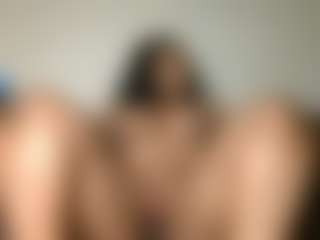 Yourthickgyal's Live Sex Cam Show