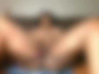 Yourthickgyal's Live Sex Cam Show