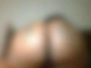 Yourthickgyal's Live Sex Cam Show