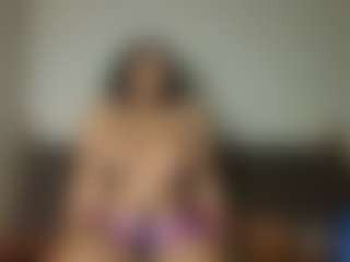 Yourthickgyal's Live Sex Cam Show