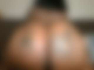 Yourthickgyal's Live Sex Cam Show