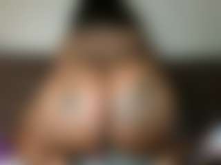 Yourthickgyal's Live Sex Cam Show