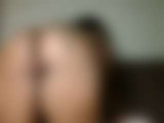 Yourthickgyal's Live Sex Cam Show