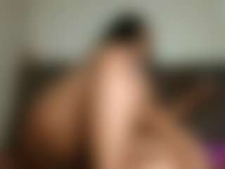 Yourthickgyal's Live Sex Cam Show