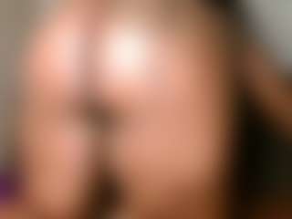 Yourthickgyal's Live Sex Cam Show