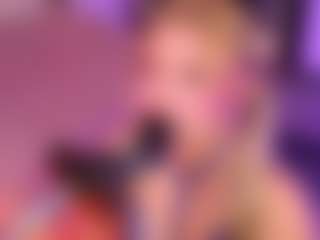 Live cam show with LUNAANGELL - Facial on Camming Site