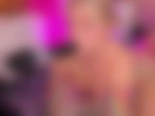 Live cam show with LUNAANGELL - Facial on Camsoda
