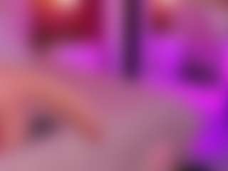 Live cam show with LUNAANGELL - Blue Eyes on AdultVida.com