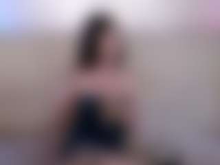 Live cam show with Yummybabes - Skinny on SinfulBabes