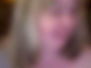 Live cam show with ZaraReign - Green Eyes on chickslive.net