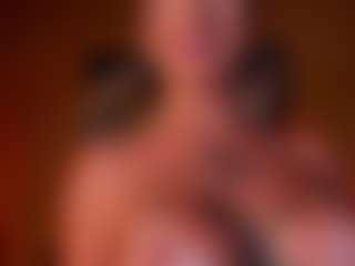 Live cam show with LunaMystyque - Curvy Small Tits on Camming Site