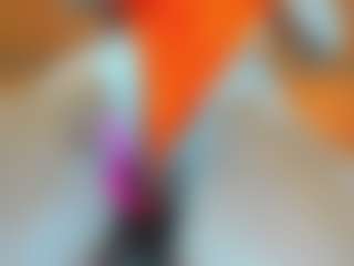 AlmaSaennz MILF webcam performer live streaming