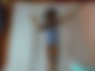 AlmaSaennz MILF webcam performer live streaming
