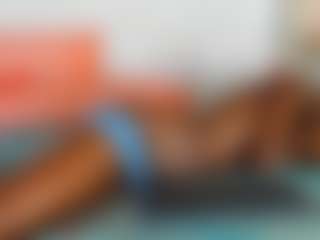 Live cam show with AlmaSaennz - Black Small Tits on TeamSkeetLive