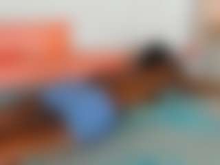 Live cam show with AlmaSaennz - Ebony MILF on Camsoda